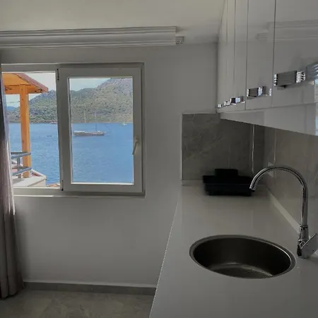 Melisa بوزبورون